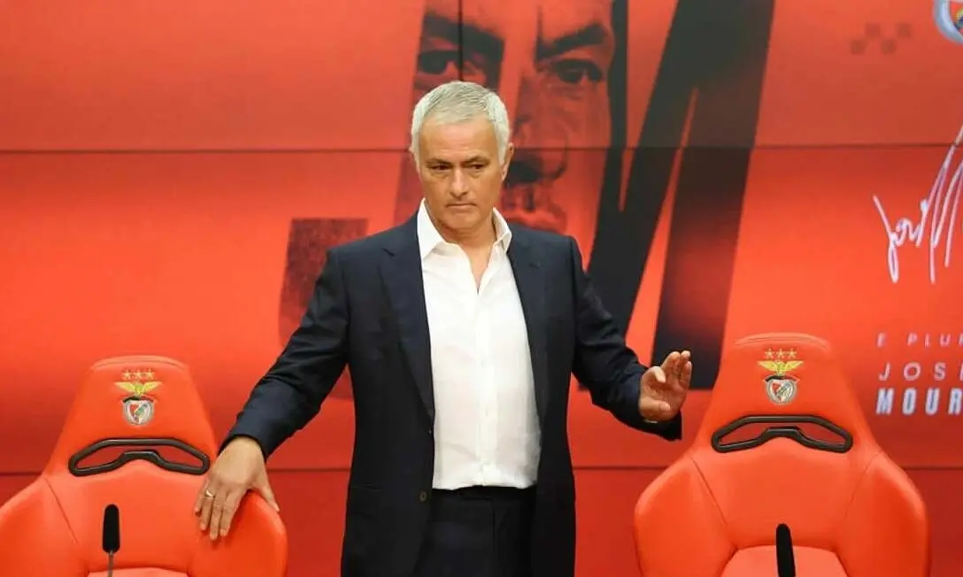 Mourinho chỉ trích Fenerbahce không xứng tầm với đẳng cấp HLV của mình